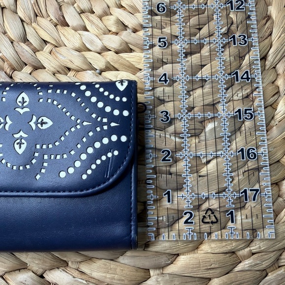 Vera Bradley Navy Blue Women's Wallet with Cutout Design - Picture 7 of 7